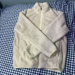 Uniqlo Cream Turtle Neck fleece